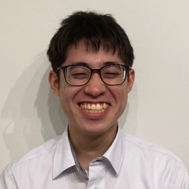 ギターを弾く姿勢から弦の押さえ方まで細かく指導してくれるので上達しやすいです。